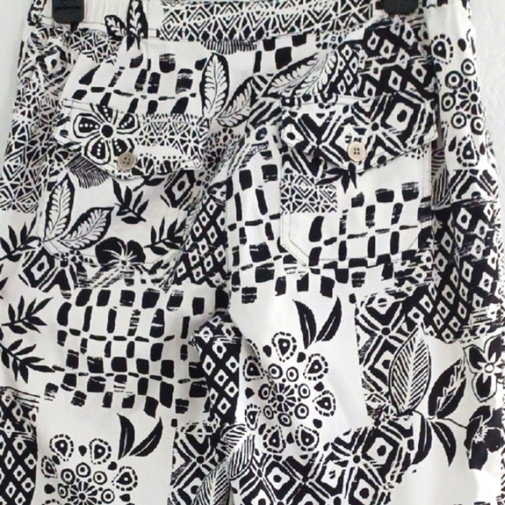 Chico's Black & White Patterned Crop Pants - Picture 5 of 9